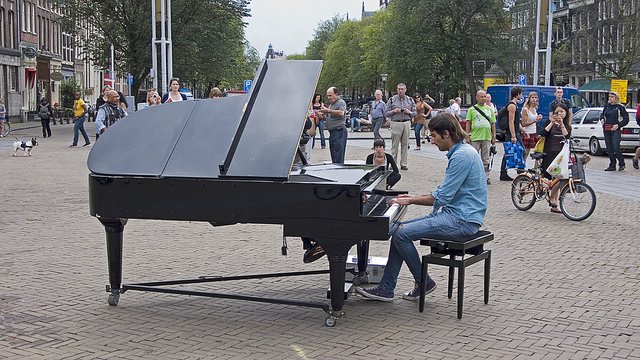 Centrum: Nieuwmarkt - pianoman