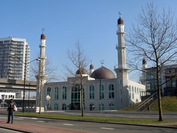 Zuidoost: Taibah moskee, Karspeldreef