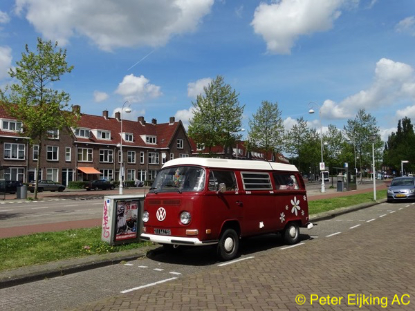 Retro VW bus in Noord