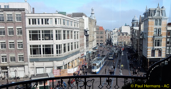 Zicht op Koningsplein vanuit gebouw Dordrecht